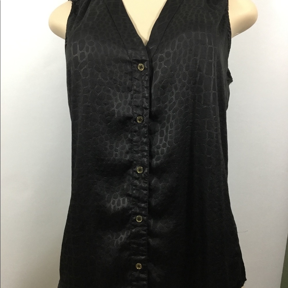 Sleeveless button down shirt